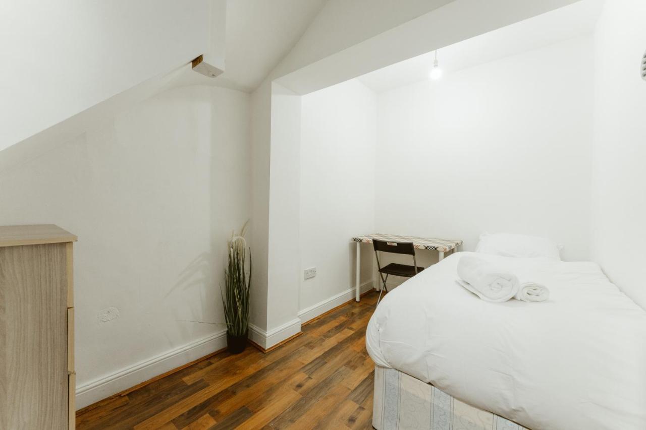 Upton Park Bedrooms 25 Min To Central London Ngoại thất bức ảnh